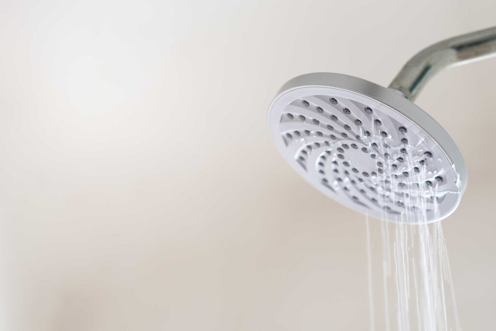 How do you know if your bathtub/shower head is leaking water?